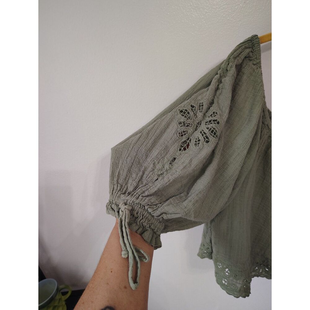 American Eagle Women’s Medium Olive Green Boho Eyelet Gauze Peasant Crop Top - Picture 3 of 6